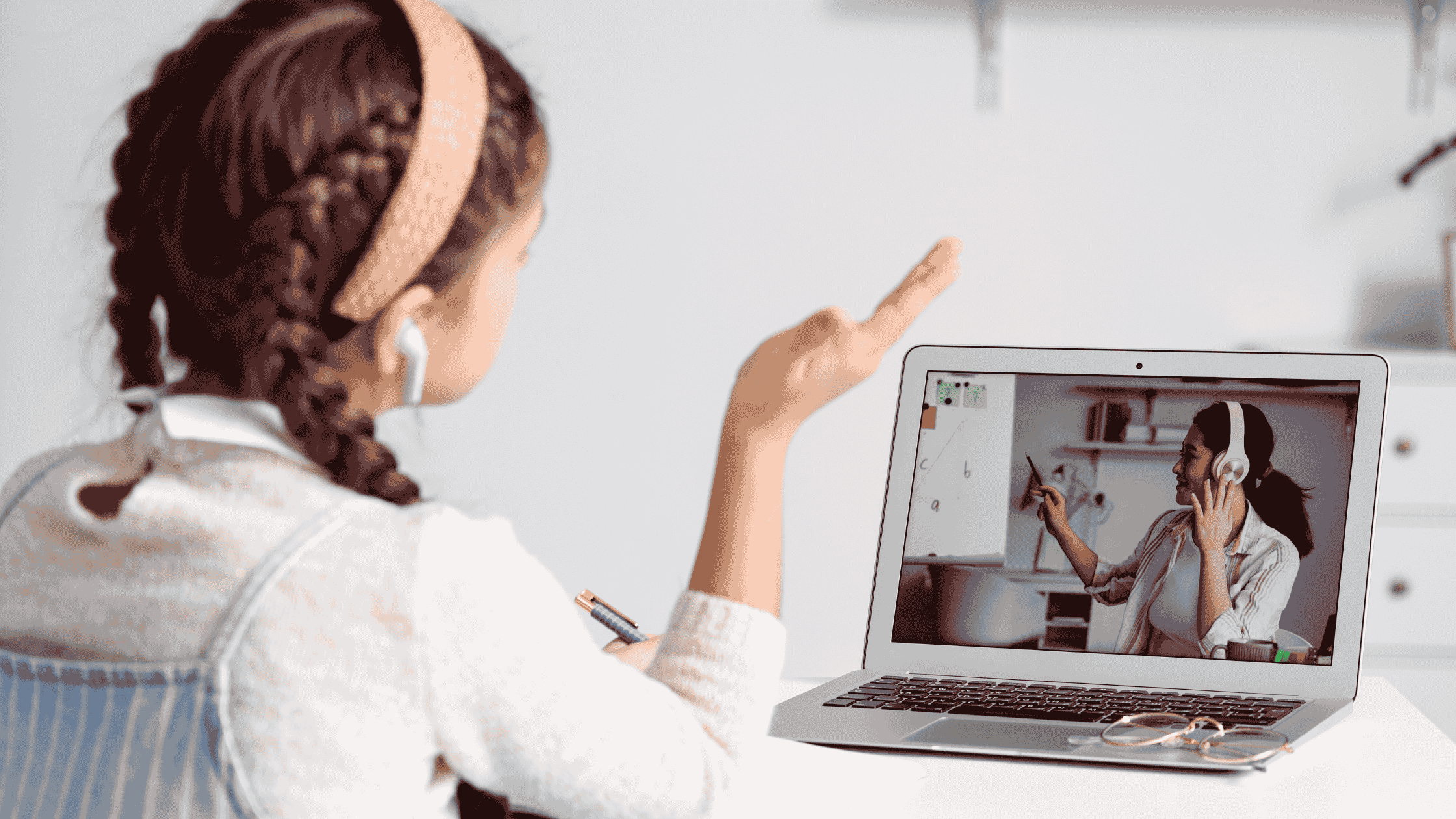 A girl attending one-to-one online tuition 