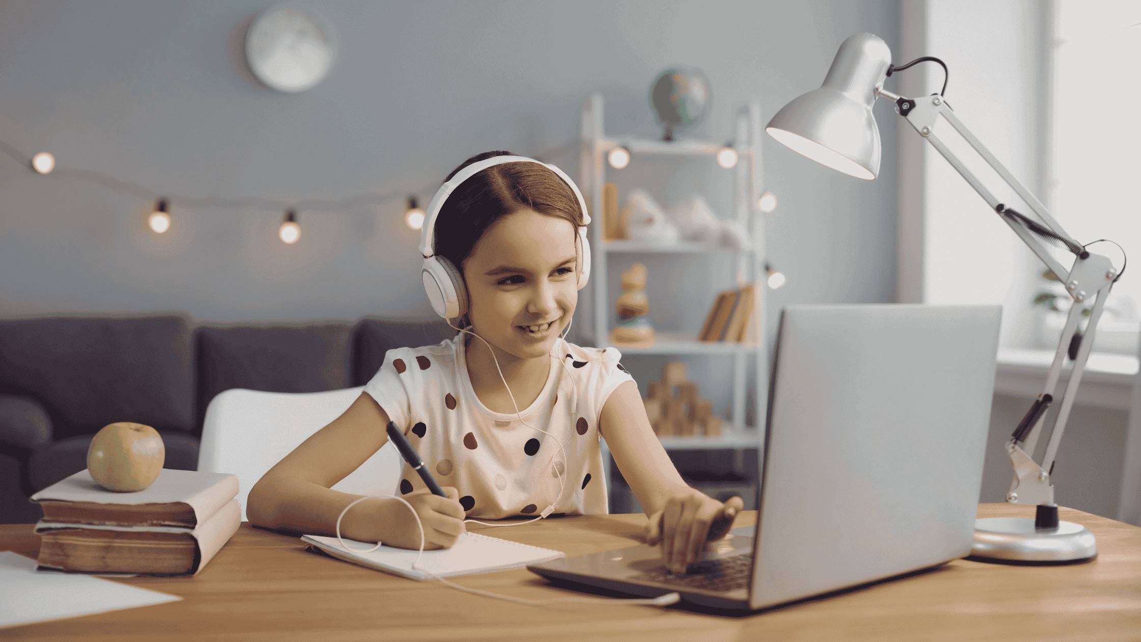 a girl attending one to one online tuition